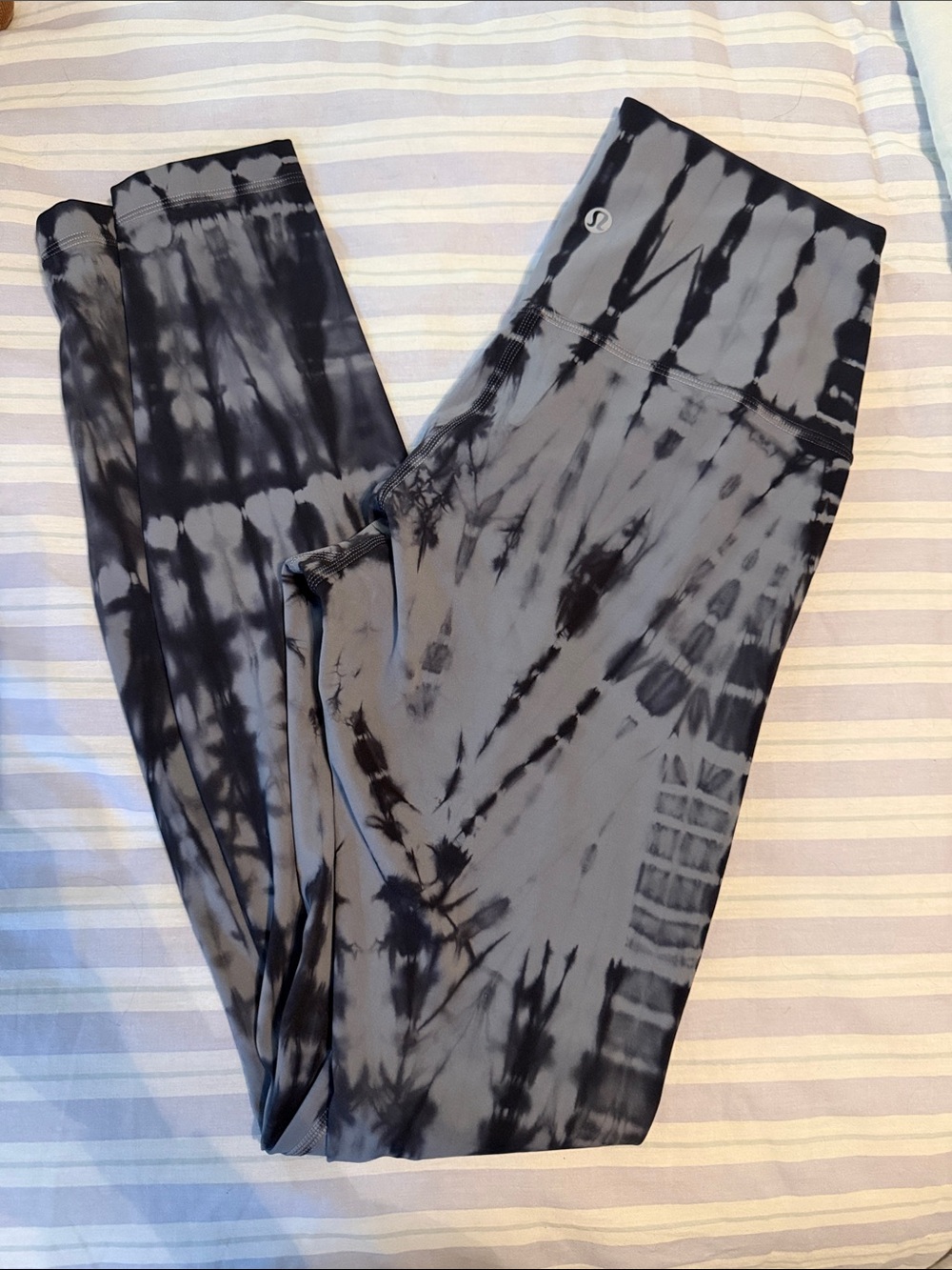 Lululemon black and gray tie dye leggings